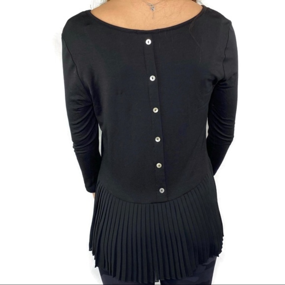 Cha Cha Vente Black 3/4 Sleeve Top Button in back with Accordion Skirt Small